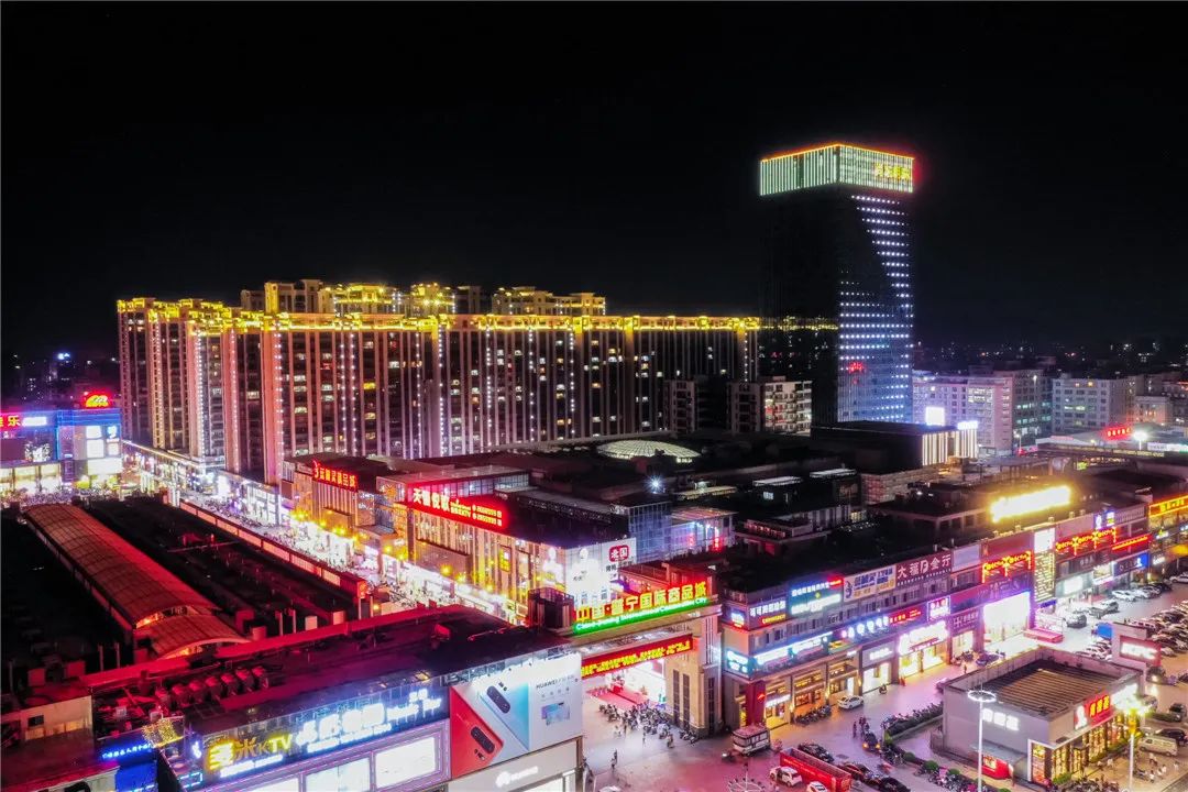 普宁国际商品城夜景(陈少强 摄).jpg 图片