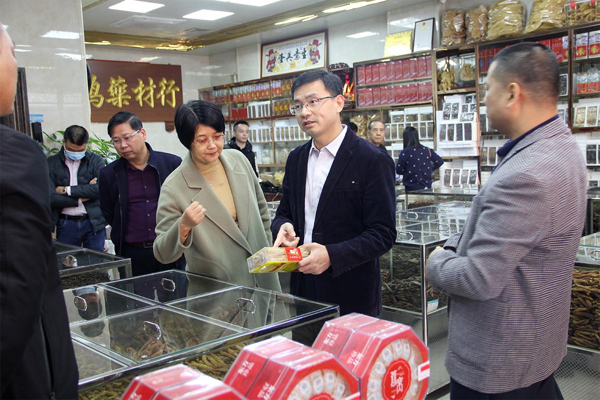 罗毅副市长到普宁调研中药材市场和药械生产企业