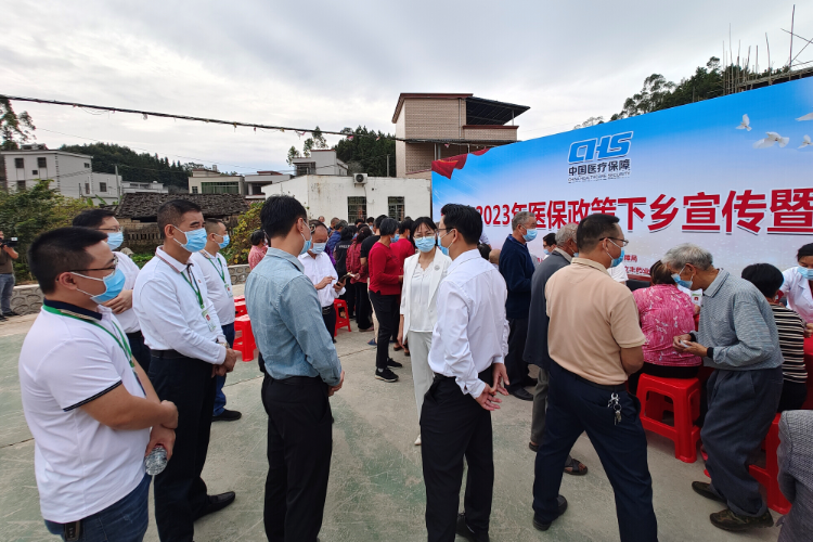 2023年医保政策下乡宣传暨义诊活动走进船埔镇黄沙村_1